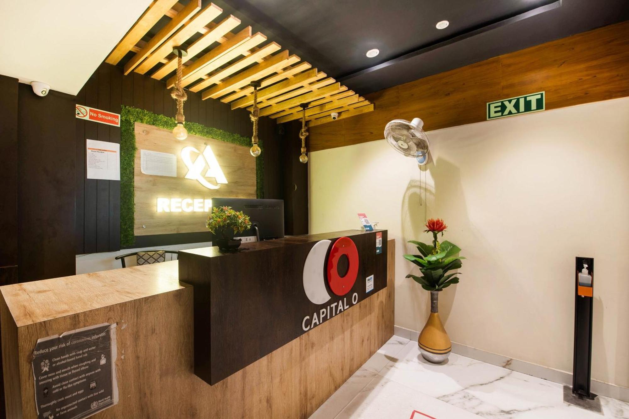 Capital O Alfa Hotel Vijayawāda Exterior foto